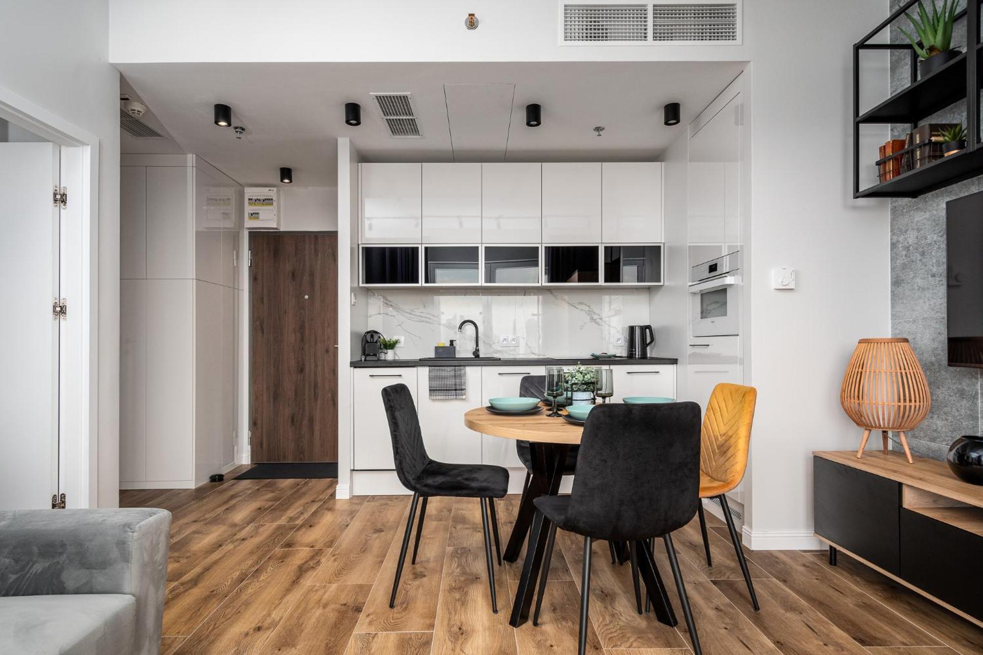 Wola Tower Deluxe Separate Bedroom With Free Garage - By Perfect Apart 바르샤바 외부 사진