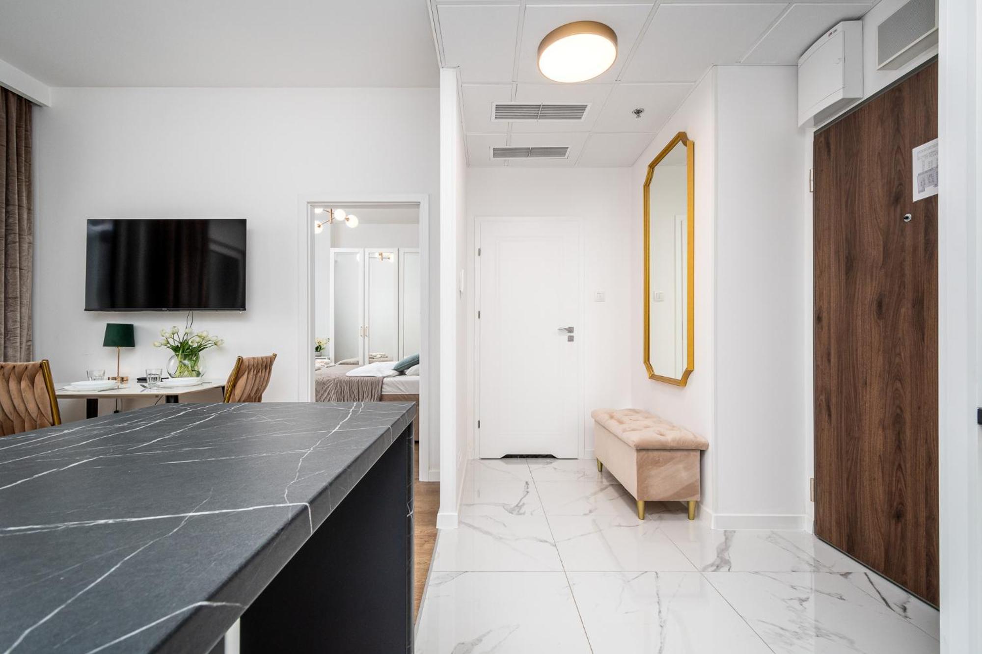Wola Tower Deluxe Separate Bedroom With Free Garage - By Perfect Apart 바르샤바 외부 사진
